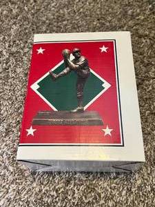 lot 164 image: Bery Blyleven Statue Minnesota Twins Pepsi-Cola Stadium Giveaway - New In Box