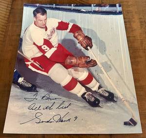 lot 8A image: Gordie Howe Signed 8x10 Photo - Vintage Detroit Red Wings Hockey