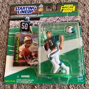 lot 158A image: Dan Marino 1999-2000 Kenner Starting Lineup Football Figurine