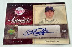 lot 204 image: Glenn Perkins Auto 2007 MLB Artifacts Autofacts #AU-GP Signed Minnesota Twins Baseball Card