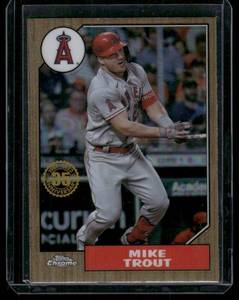 lot 263 image: Mike Trout Refractor 2022 Topps #1 Baseball Card