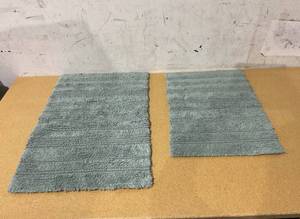 lot 239 image: 2PCS Better Homes & Gardens Bathroom Rugs
