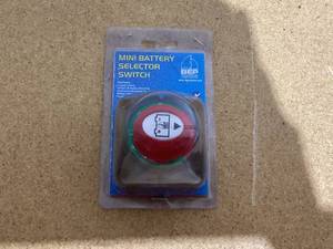 lot 537 image: Bass Pro Shops Mini Battery Selector Switch