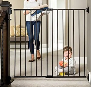 lot 565 image: Regalo Extra Tall Top Gate