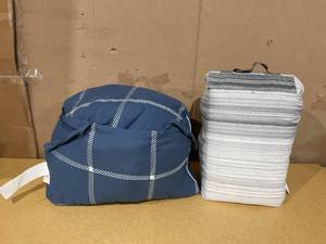 lot 158 image: LOT OF 2 Blanket and Sheets