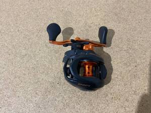 lot 19 image: Xfinity Lews XH1SHG3 Reel