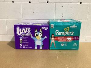 lot 571 image: LOT OF 2 Diapers Size 5
