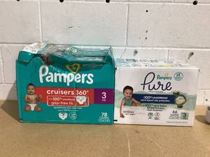 lot 574 image: LOT OF 2 Diapers Size 3