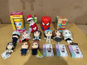 lot 200 image: LOT OF Toys