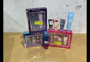 lot 724 image: LOT OF Ariana Grande Perfumes and Lotions