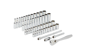 lot 17 image: Milwaukee 48-22-9004 14 Drive Ratchet & Socket Set