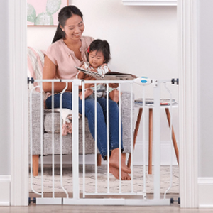lot 334 image: Regalo Extra Wide Baby Gate, 29.5-38.5 with Walk Through Door, For Ages 6 to 24 Months