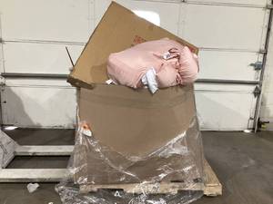 lot 901 image: Wholesale Pallet of Miscellaneous Items