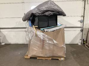 lot 902 image: Wholesale Pallet of Miscellaneous Items