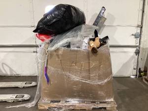 lot 904 image: Wholesale Pallet of Miscellaneous Items