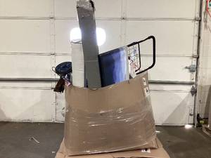 lot 912 image: Wholesale Pallet of Miscellaneous Items