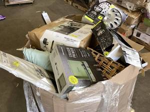 lot 916 image: Wholesale Pallet of Miscellaneous Items