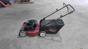 lot 8 image: Toro Self-Propelled Lawn Mower