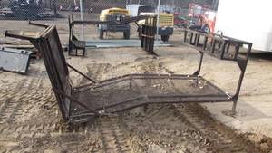 lot 25 image: Truck Mounted Loading Ramp