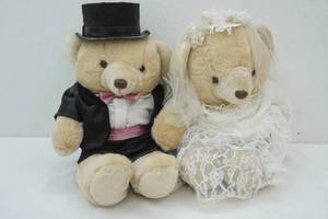 lot 42 image: Wedding teddy bears