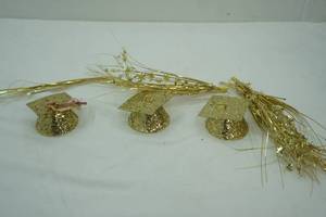 lot 48 image: Gold graduation decor