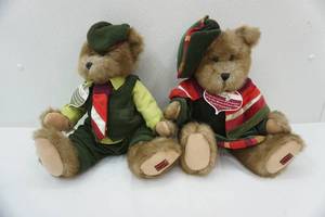 lot 49 image: Trade Secret Holiday Bears Everett & Ruby