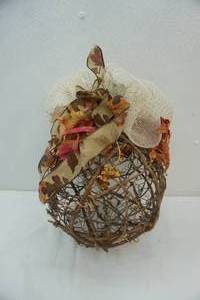 lot 50 image: Home Decor. grape vine oval piece