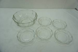 lot 75 image: Serving dishes