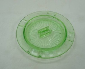 lot 80 image: Depression glass ashtray