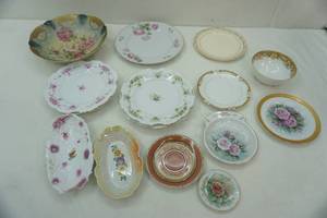 lot 83 image: floral plates