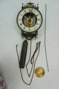 lot 85 image: German pendulum clock