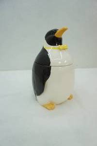 lot 93 image: Ceramic Penguin Cookie Jar 10.5 tall
