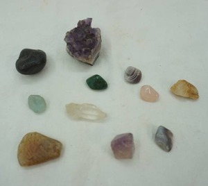 lot 101 image: Collectible Rocks Amethyst, Quartz Crystal & more