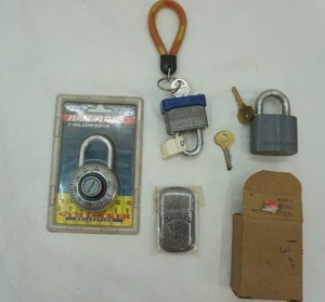 lot 112 image: Paddle Lock Lot