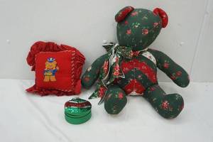 lot 142 image: Christmas Bear Lot