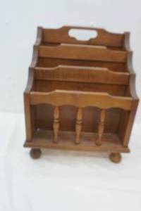 lot 166 image: Vintage Magazine Rack 18x14x11