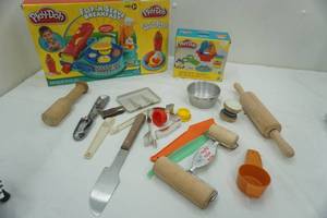 lot 172 image: Playdoh & Accessories