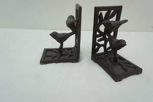 lot 174 image: iron bookends, birds. 6 tall