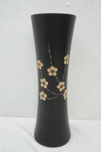 lot 202 image: tall vase 17