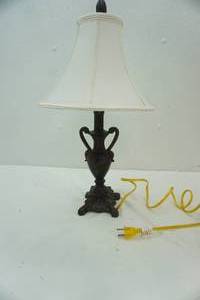 lot 207 image: Lamp 21 tall