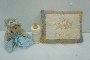 lot 217 image: Baby Decor Lot