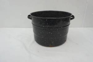 lot 267 image: Enamel Pot (Rusty) 13.75 diameter