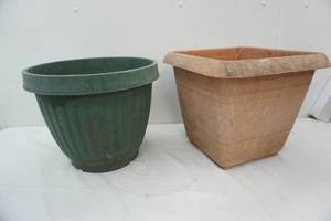 lot 271 image: 2 large planters