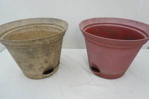 lot 272 image: 2 large planters