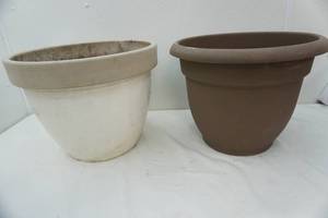 lot 273 image: 2 large planters