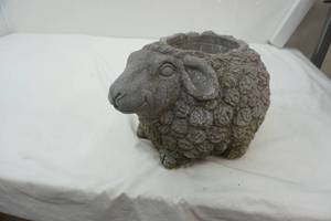 Sheep Planter 9"x13" (heavy)