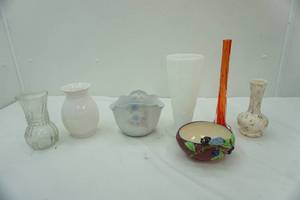 lot 292 image: flower vase lot