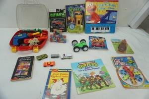 lot 313 image: Kids Toy Lot