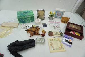 lot 356 image: Jewelry box, jewelry caboodles case