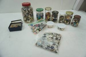 lot 363 image: Vintage jars of buttons